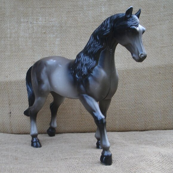 Vintage Gray Plastic Horse Figurine - Picture 2 of 16